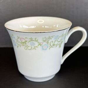 TOWNE HOUSE, Georgia- 8 Flat Cups, 3600 Pink, Blue & White Flowers, Green Leaves